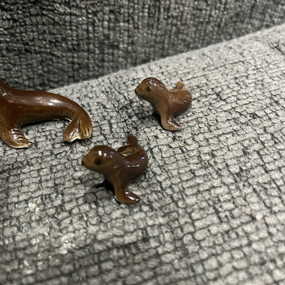 Vintage Antique Porcelain Ceramic Small Seal Mother Baby Set Animals - Picture 7 of 7